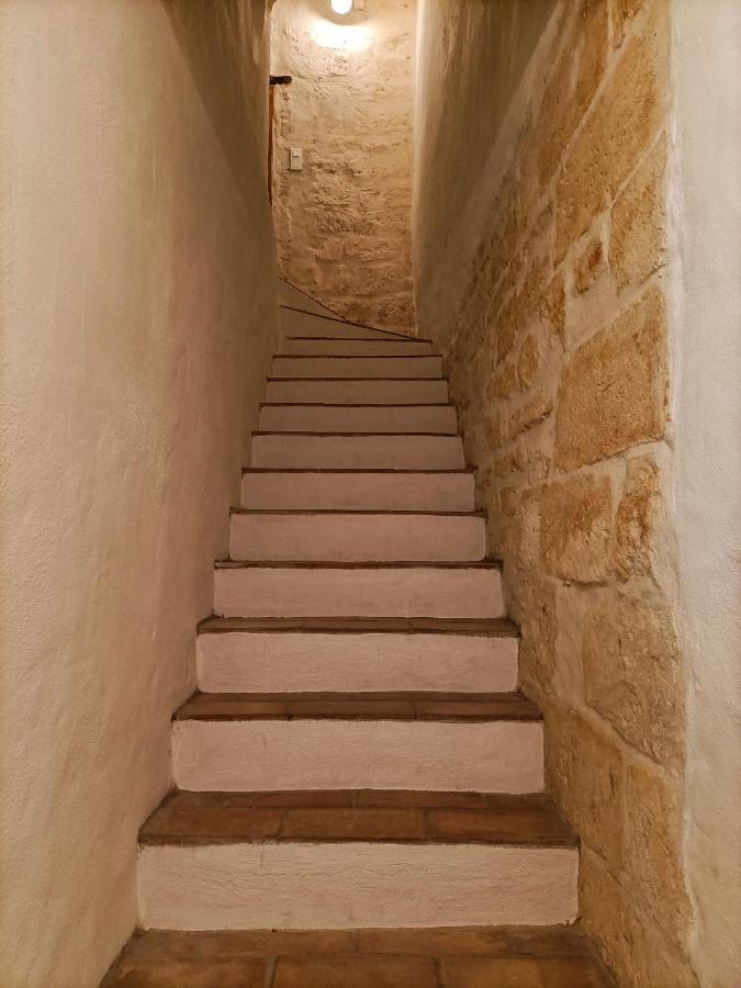 Maison Atypique Coeur De Village Historique Villeneuve-les-Avignon Bagian luar foto