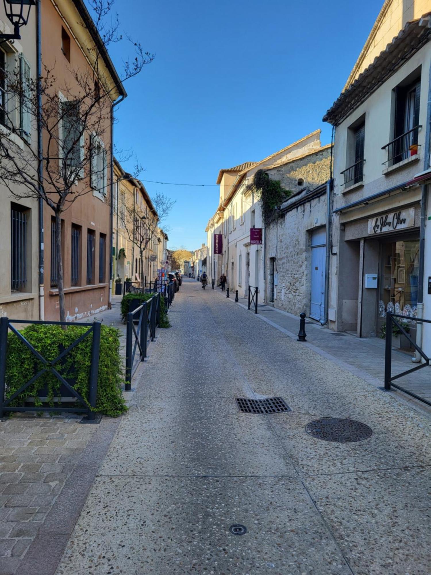 Maison Atypique Coeur De Village Historique Villeneuve-les-Avignon Bagian luar foto