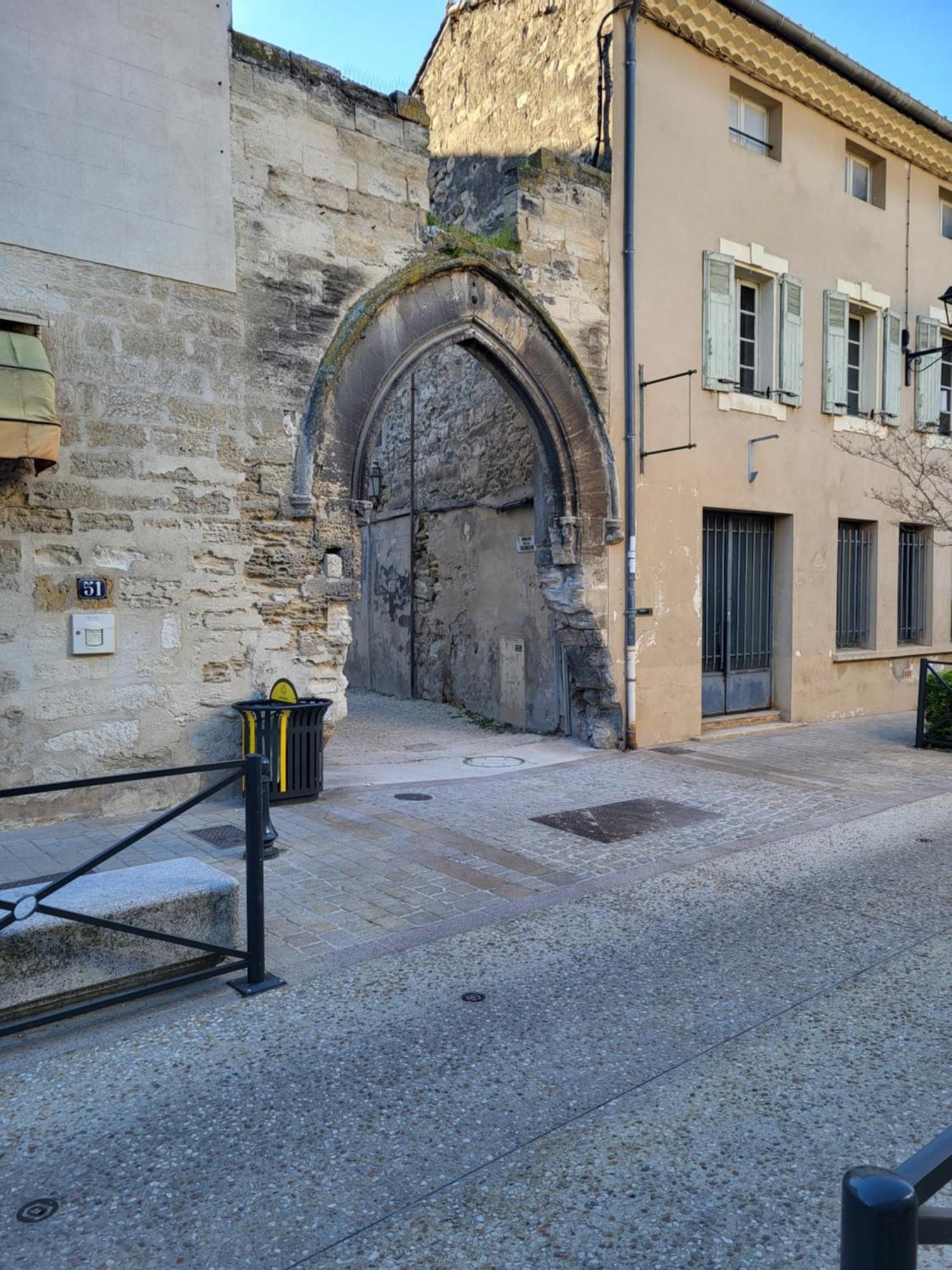 Maison Atypique Coeur De Village Historique Villeneuve-les-Avignon Bagian luar foto